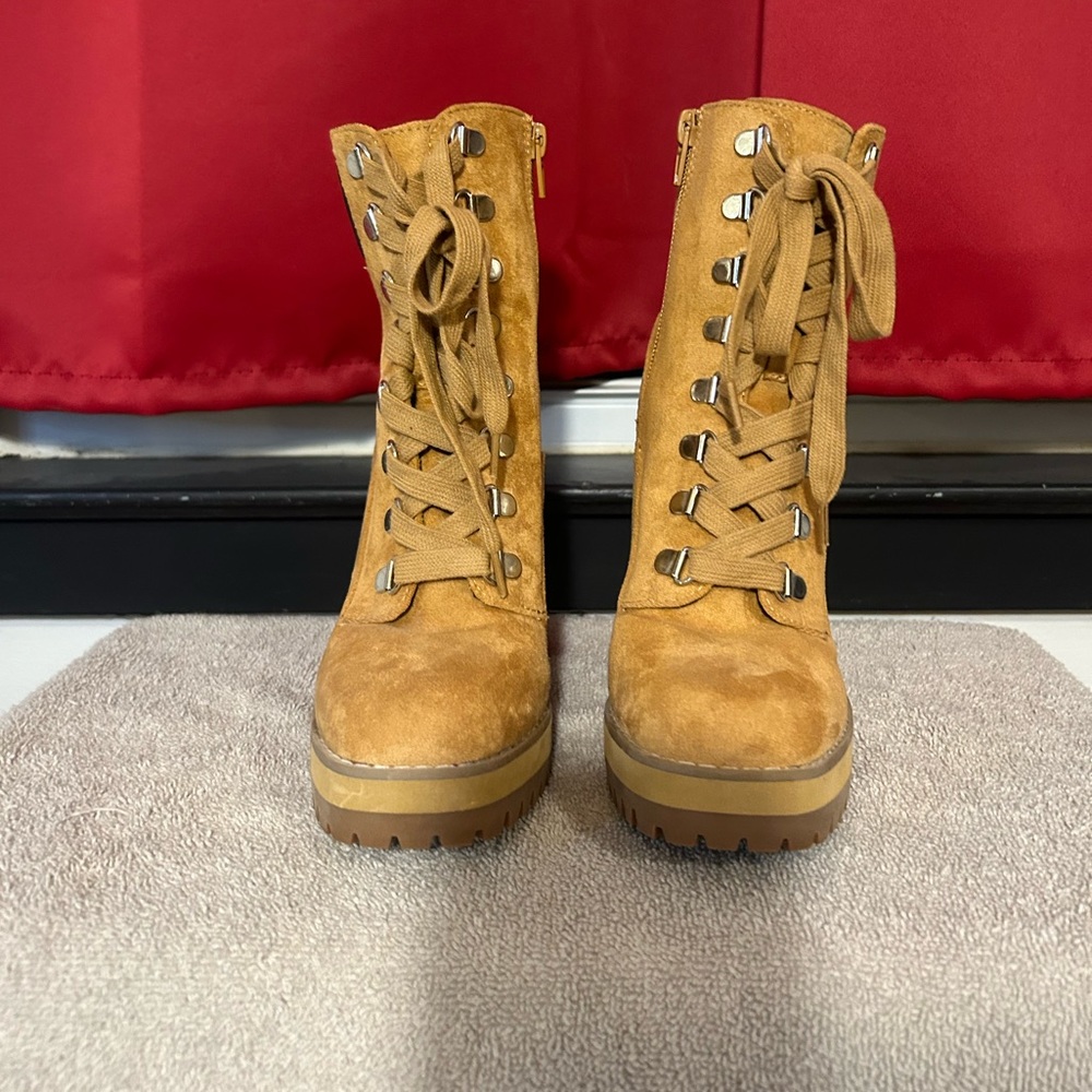 Steve Madden squared toe boot. Size 6. Worn once.